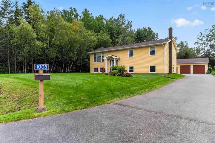Property Photo:  1008 Country Club Boulevard  NS B4N 4W8 