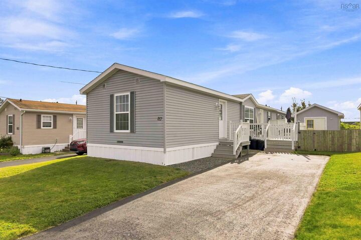 117 Juniper Crescent — photo 1