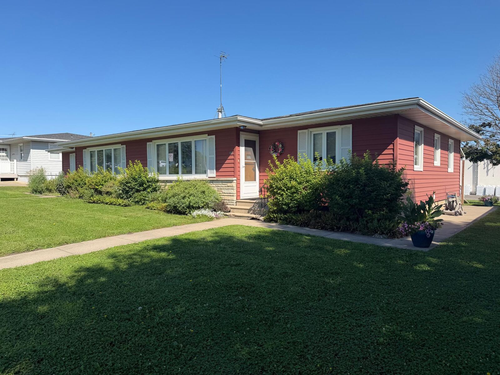 Property Photo: 1602/ 1604 Front Street W MN 56007