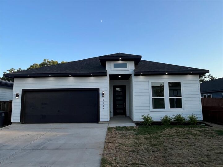 Property Photo: 1314 Hendricks Avenue TX 75216