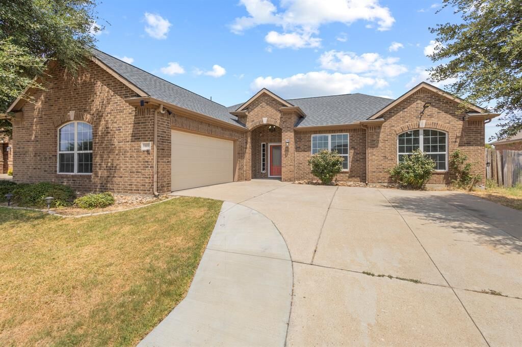 Property Photo: 302 Kaylee Way TX 75154