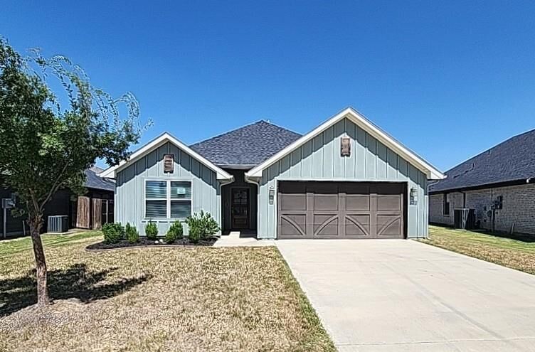 Property Photo: 905 Rodgers Avenue TX 76044
