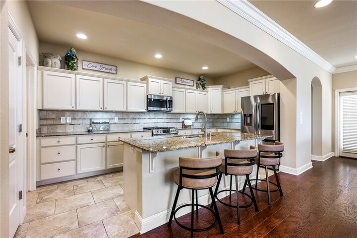 Property Photo:  1429 S Hampton Xing  AR 72718 