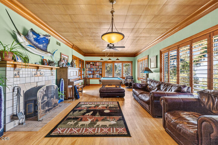 Property Photo: 24305 N Hwy 97 OR 97624