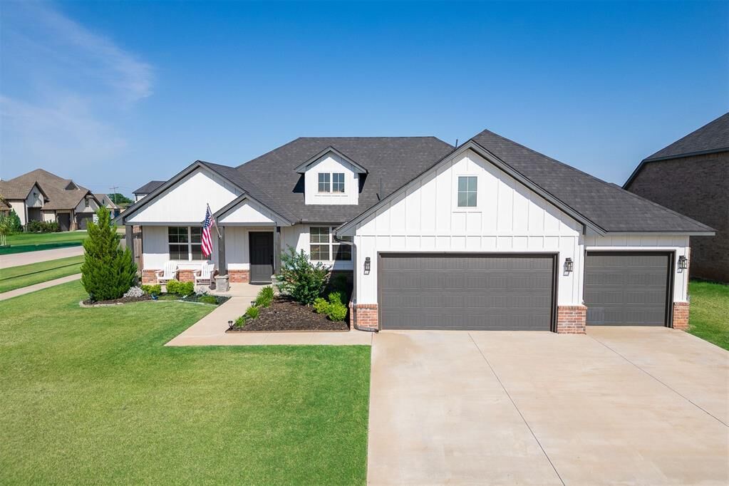 Property Photo:  1514 Pineridge Circle  OK 73078 
