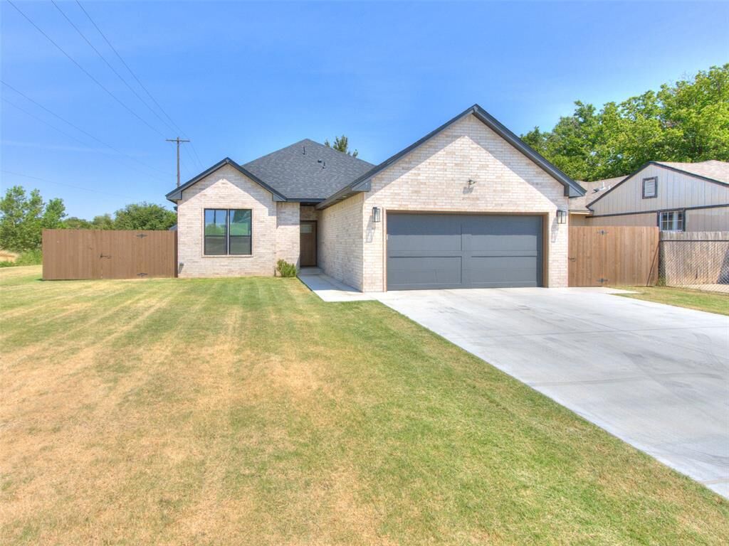 Property Photo: 1245 SW 17th St Street OK 73108