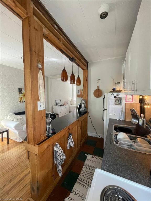 Property Photo:  80 Byron Avenue E 2  ON N6C 1C7 