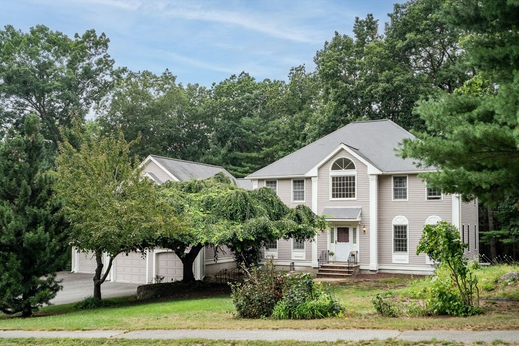 Property Photo:  4 Crestview Rd  MA 01730 