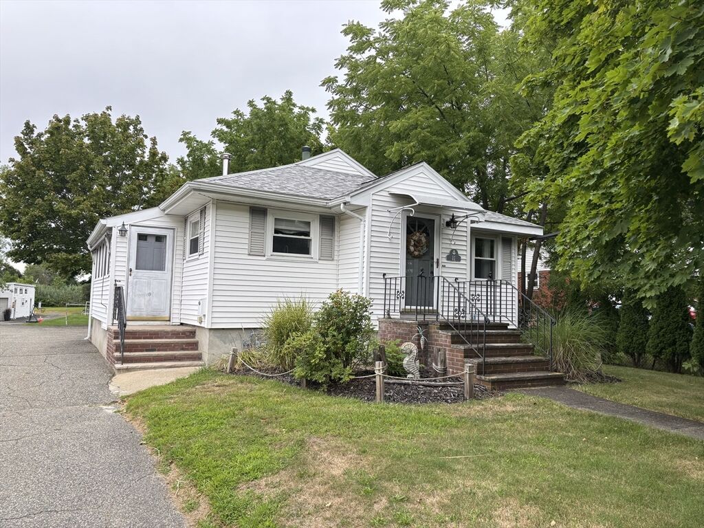 Property Photo: 11 Eden Glen Ave MA 01923