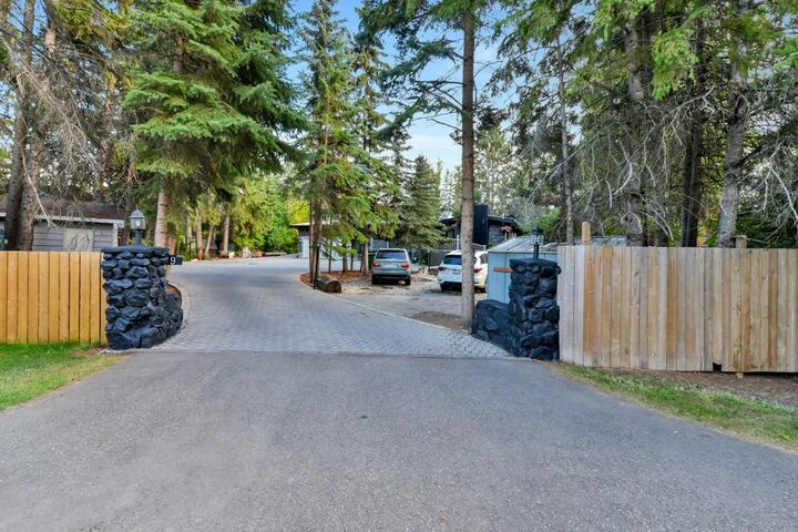 9 Cronquist Close — photo 1