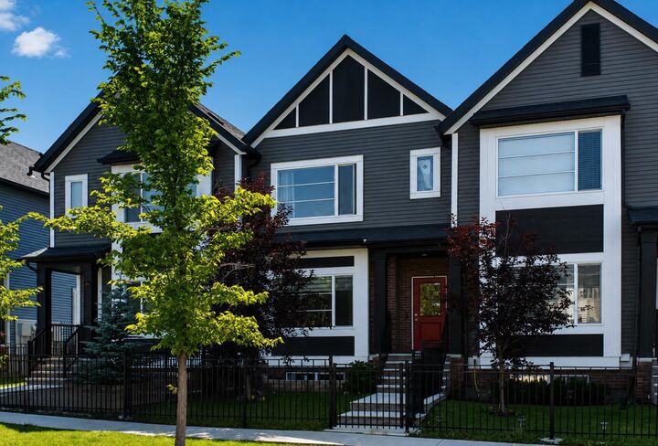 Property Photo: 1079 Lanark Boulevard SE AB T4A 3M9