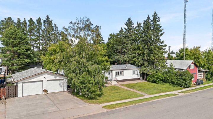 Property Photo: 5024 49 Avenue AB T0B 2P0