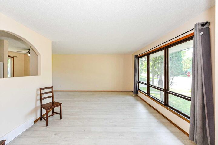 Property Photo: 6302 Marler Drive AB T4V 2X6