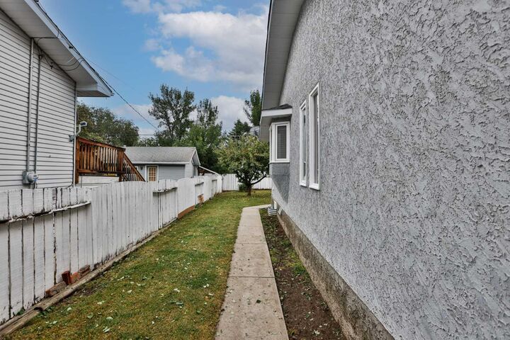 Property Photo: 527 2 Street N AB T0L 2B0