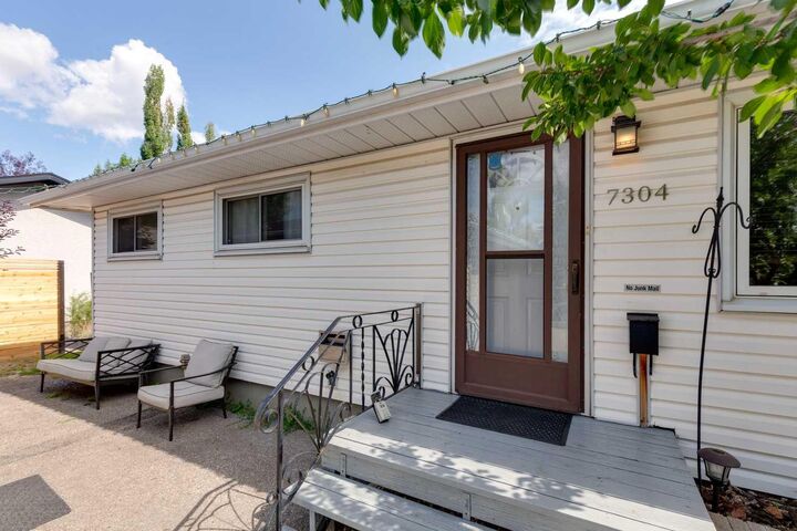 Property Photo:  7304 5 Street SW  AB T2V 1B1 