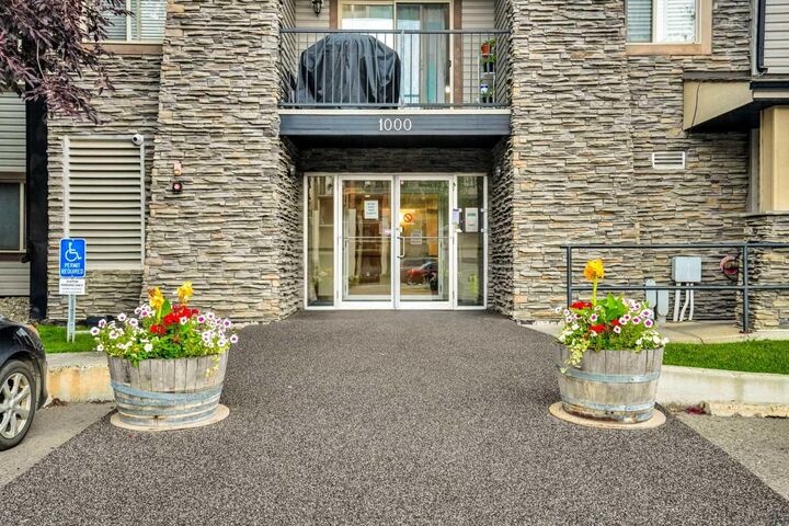 Property Photo: 8 Bridlecrest Drive SW 1407 AB T2Y 0H6