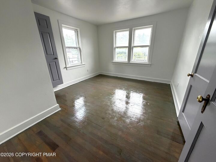 Property Photo:  