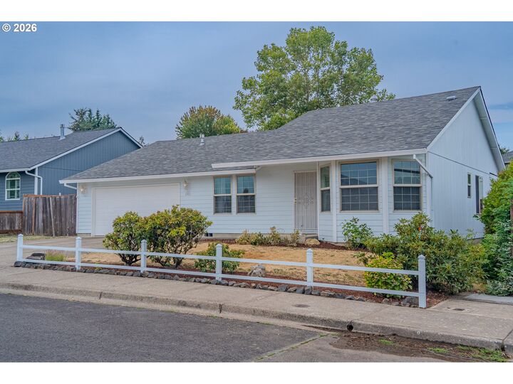 Property Photo: 1351 N Monroe St OR 97127