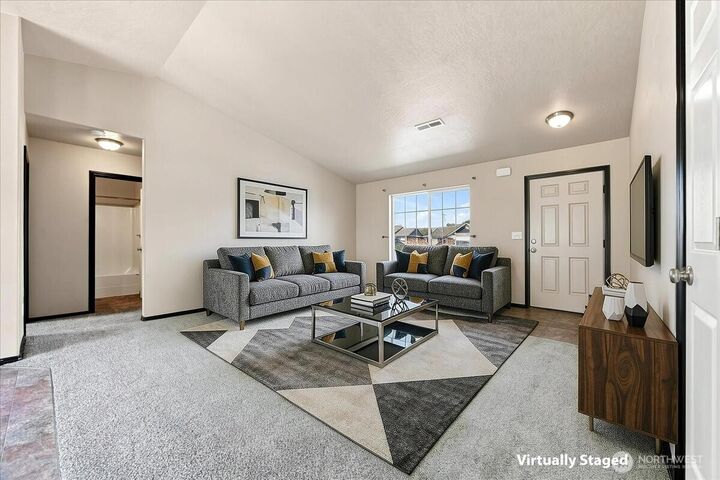 Property Photo:  462 E 15th Place  WA 99337 