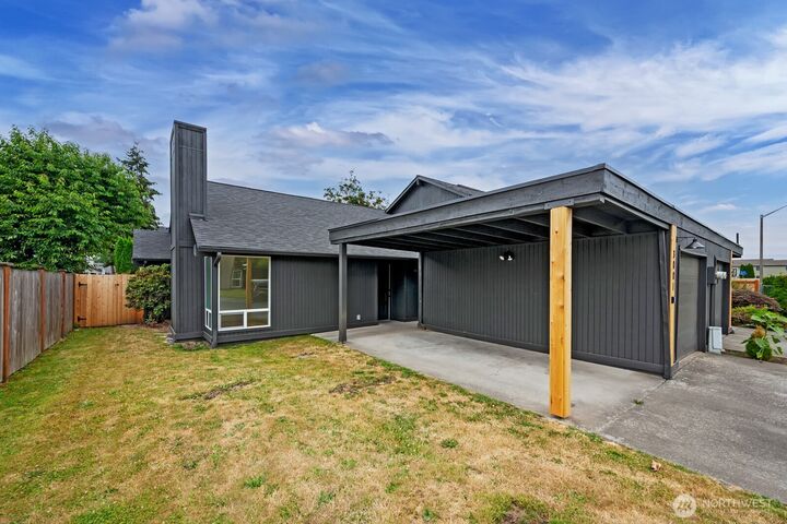 Property Photo:  3001  M Street NE  WA 98002 