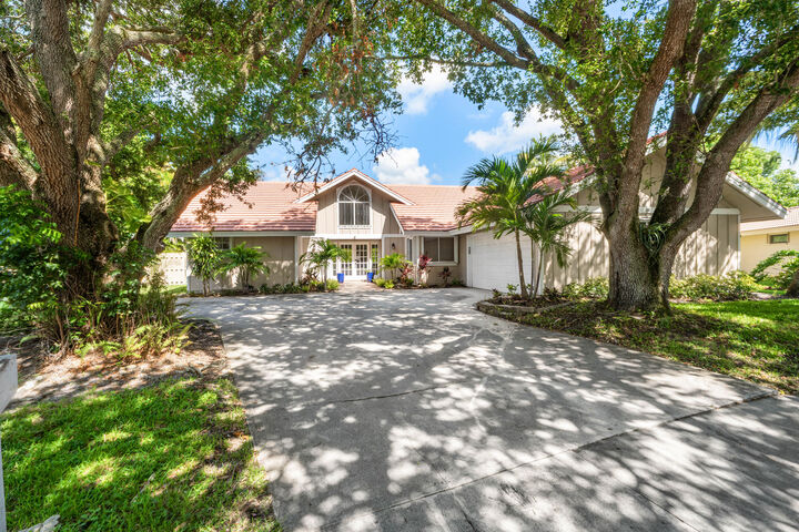Property Photo: 123 Coco Lane FL 33458