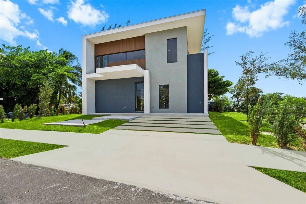 Property Photo:  201 NW 14th Way  FL 33004 