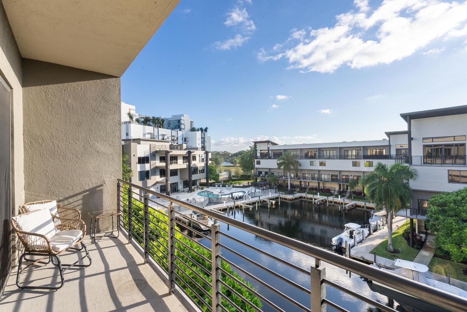 Property Photo:  180 SE 4th Terrace  FL 33060 