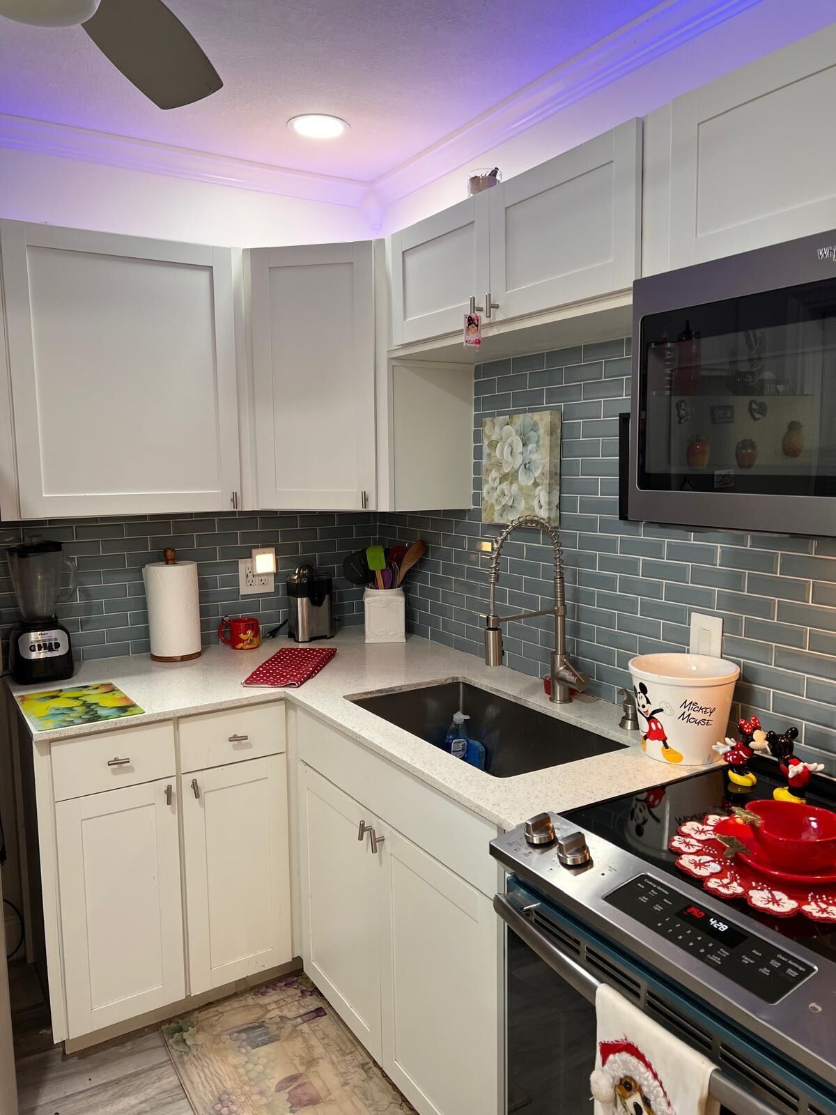 Property Photo:  2131 NE 1st Court 203  FL 33435 