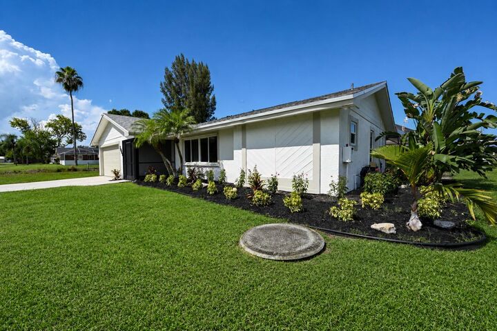 Property Photo:  1091 SE Preston Lane  FL 34983 