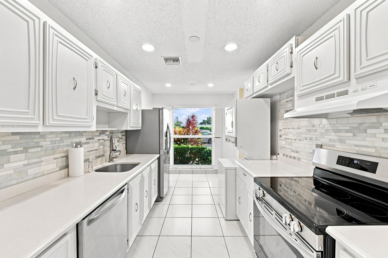 Property Photo:  13782 Vía Flora #C  FL 33484 