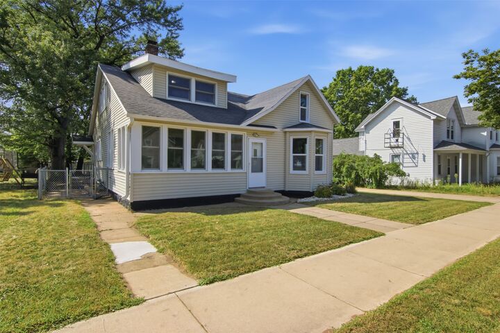 Property Photo: 618 Erin Street WI 54703