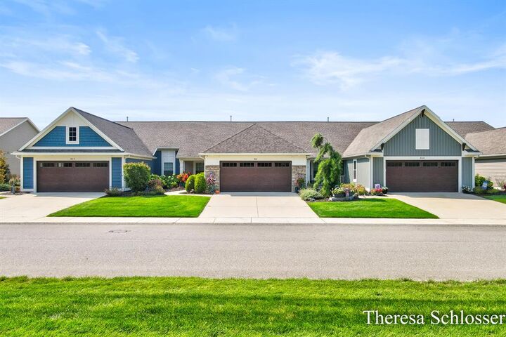 Property Photo: 944 Bellview Meadow Drive SW 28 MI 49315