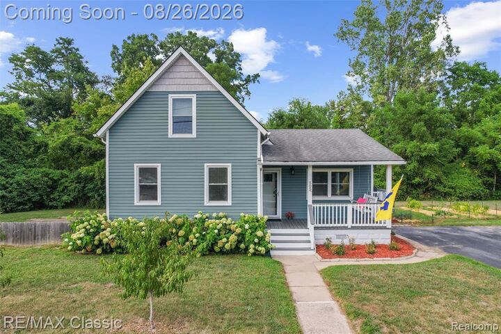 Property Photo: 505 E Columbia MI 48111