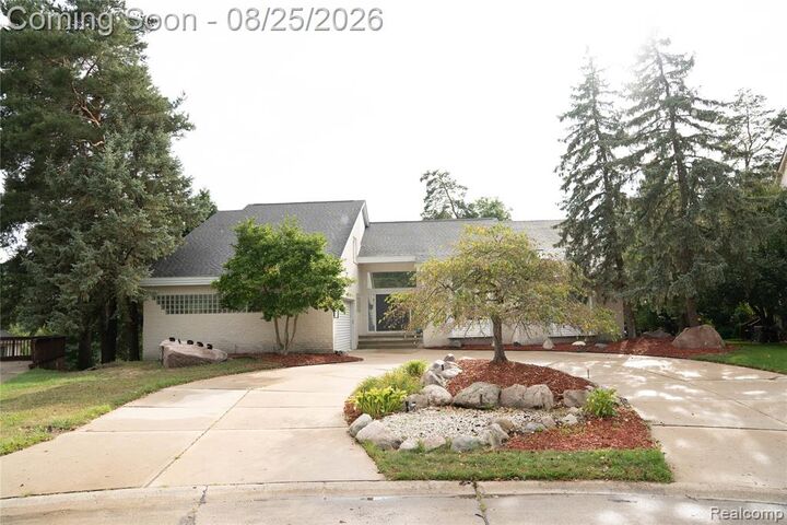 Property Photo: 31033 Evergreen Court MI 48331