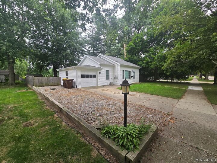 Property Photo: 402 E Buchanan Street MI 48879