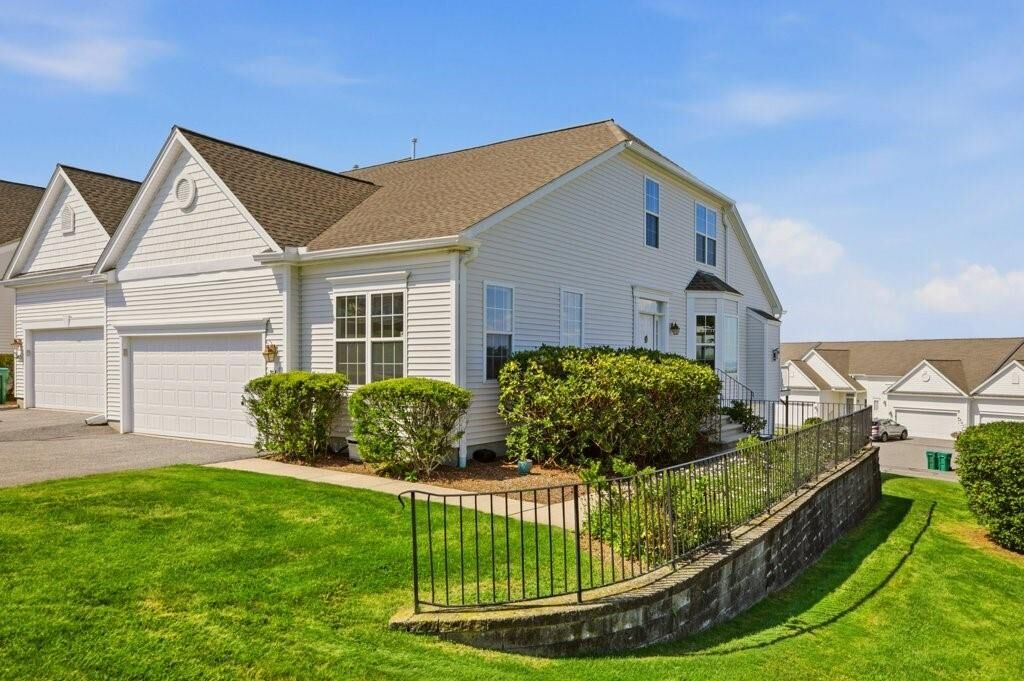 Property Photo:  264 Rolling Hill Road 264  RI 02871 