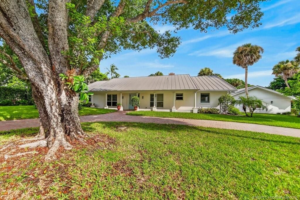 Property Photo: 15 W High Point Road FL 34996