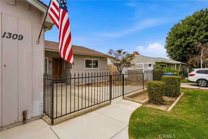 Property Photo:  1309 Shattuck Avenue  CA 93305 