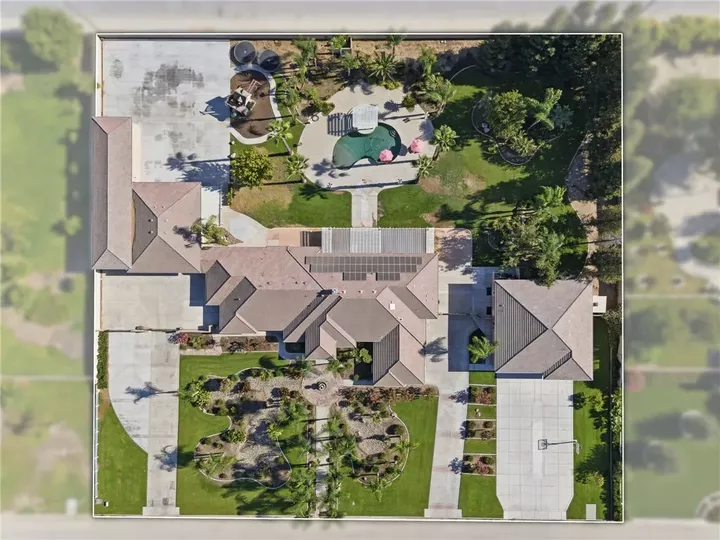 Property Photo:  17041 Anelura Court  CA 93314 