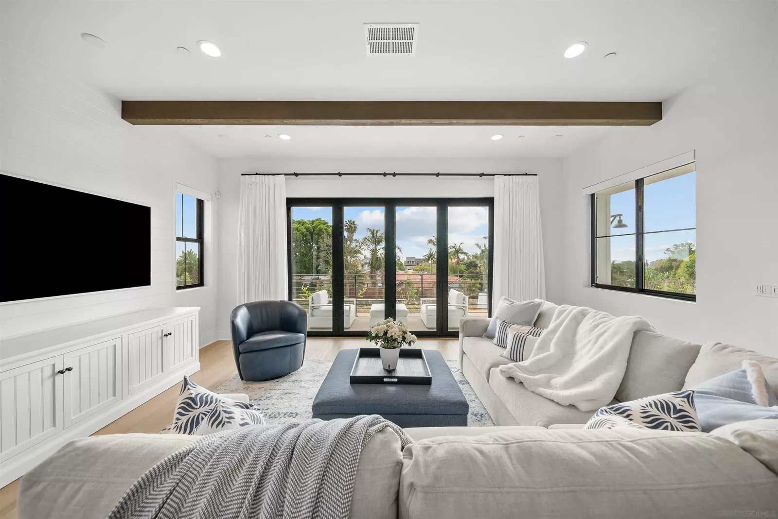 Property Photo:  1260 Molara Ln  CA 92024 