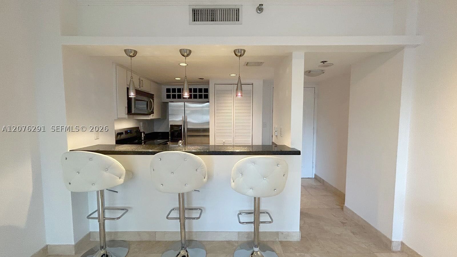 Property Photo:  540 Brickell Key Dr 512  FL 33131 