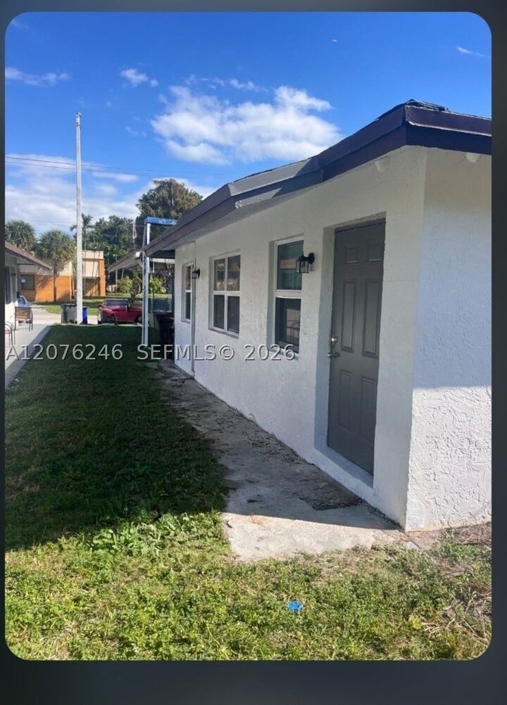 Property Photo:  2500 Franklin Dr  FL 33311 