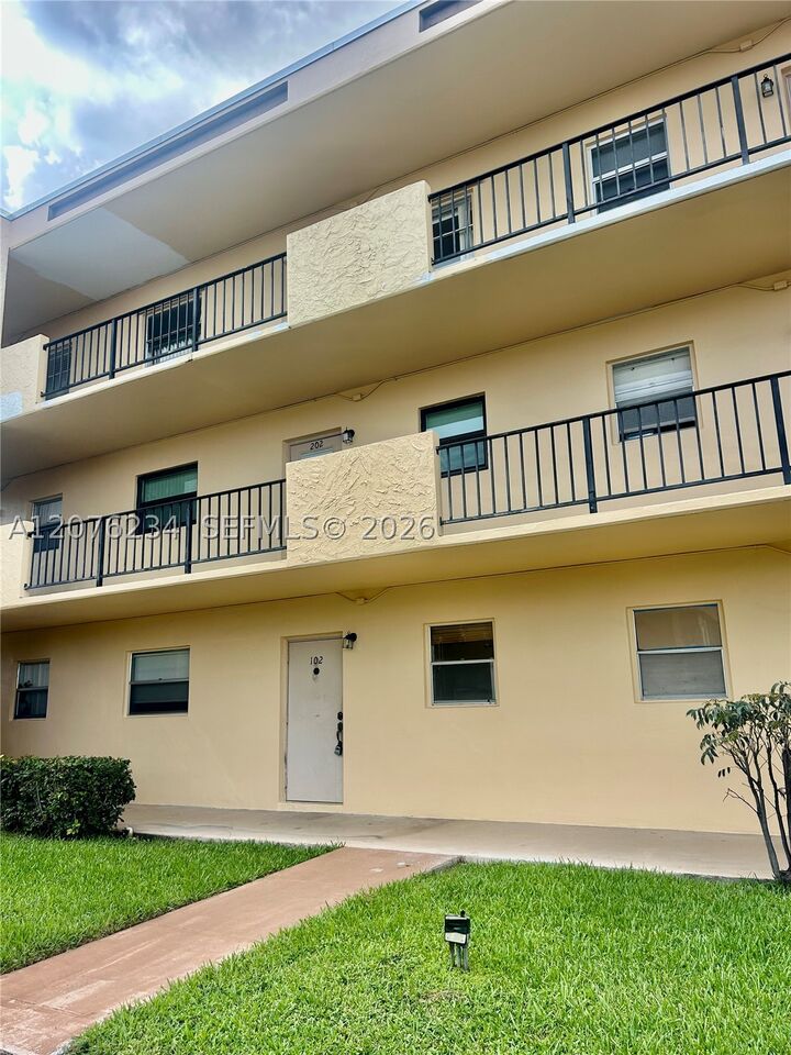 Property Photo: 201 Berkley Rd 102 FL 33024