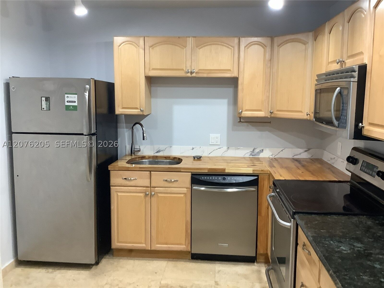 Property Photo: 2801 NE 183rd St 111W FL 33160