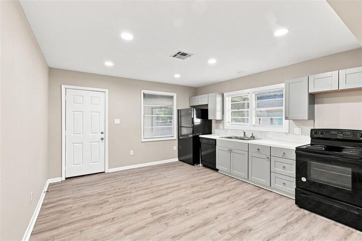 Property Photo: 725 Lebleu Road LA 70607
