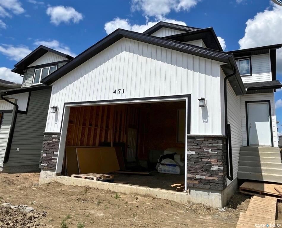 Property Photo: 471 Traeger Close SK S7V 1Z5