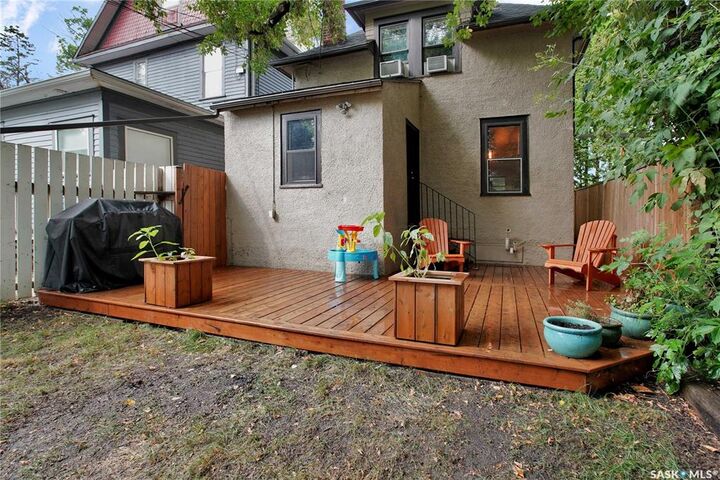 Property Photo:  313 29th Street W  SK S7L 0M2 