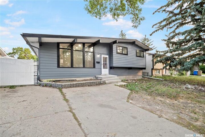 Property Photo:  2225 Bedford Avenue E  SK S4N 0H1 