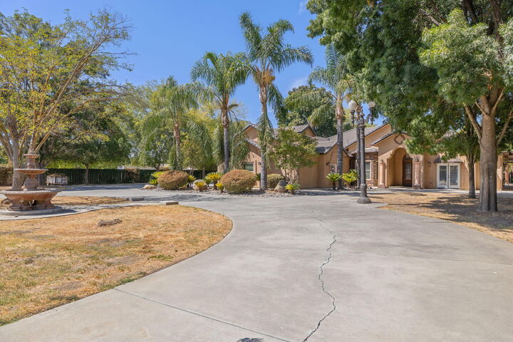 Property Photo:  12524 Ave 320  CA 93291 