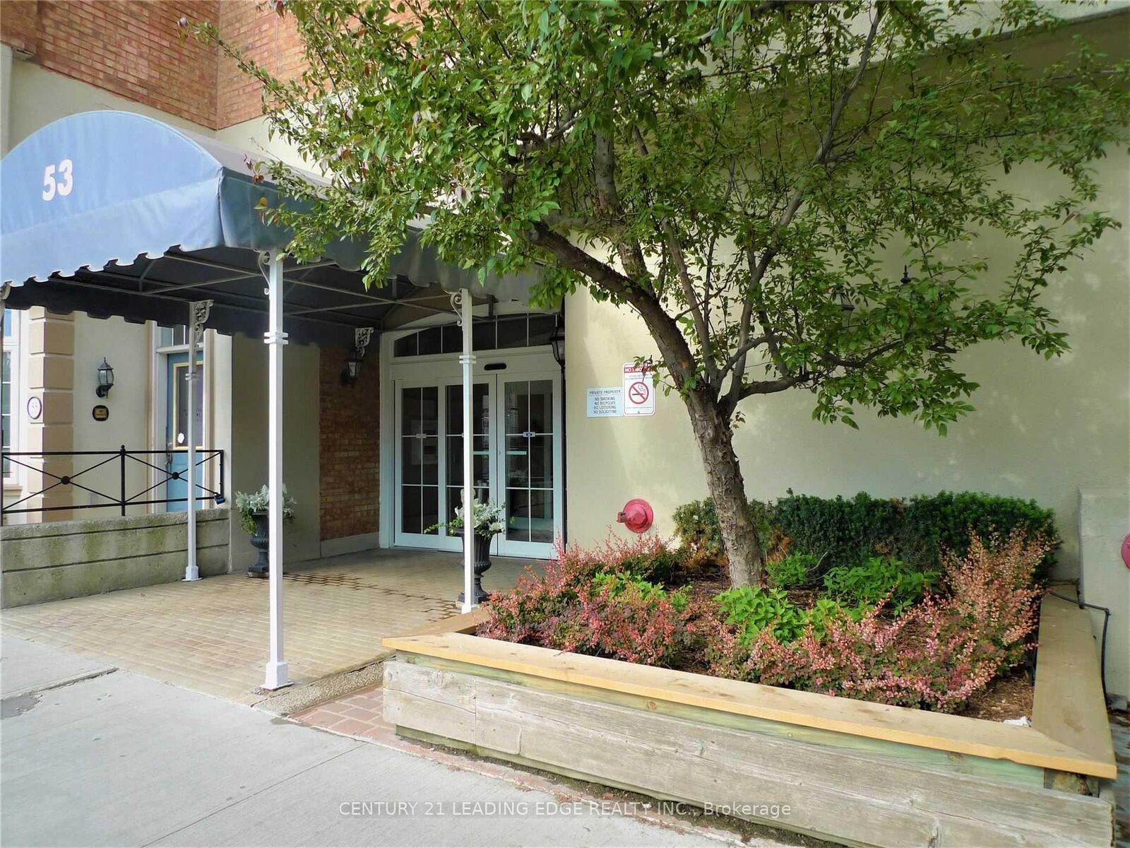 Property Photo: 49 McCaul Street 461 ON M5T 2W7